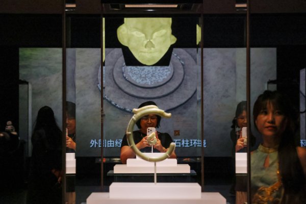 鸿泰利创 文汇视讯｜红山文化古国文明特展掀开面纱，三百余件文物齐聚沪上