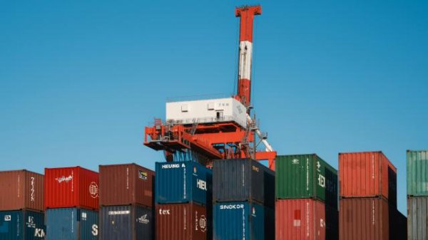 百进配资 特朗普发函通知10%-70%新关税？“最后通牒”推迟至8月1日